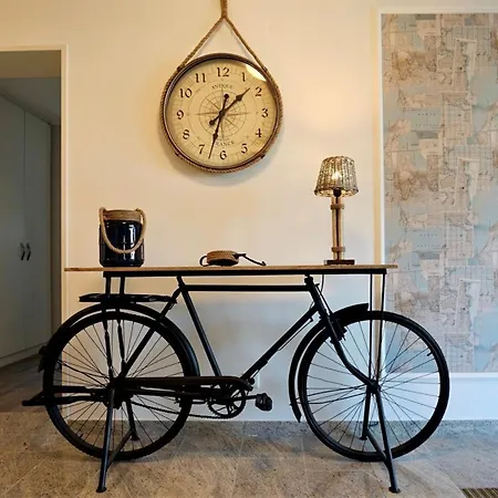 Bernstein & Breakfast 01